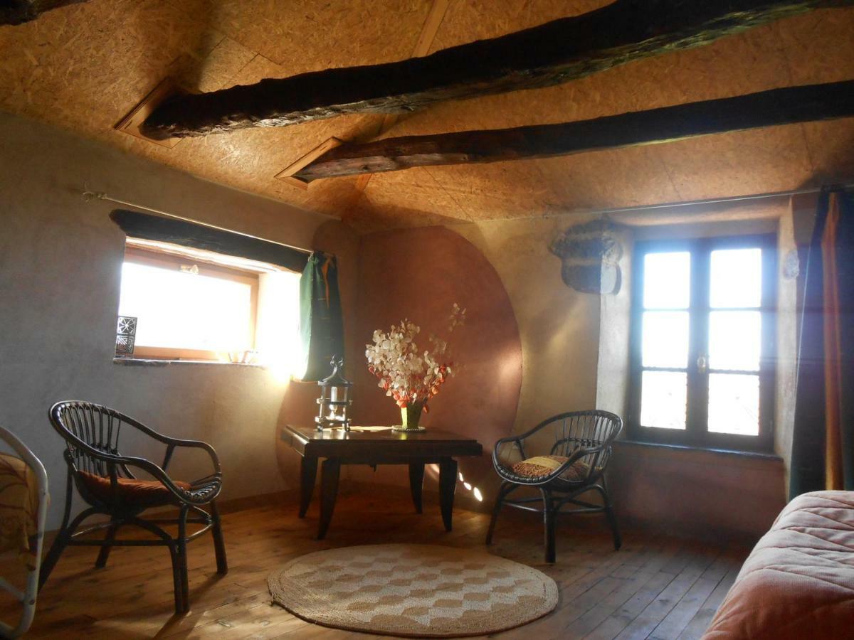 Chambre D'Hotes Des Monts Saint-Izaire Exterior foto